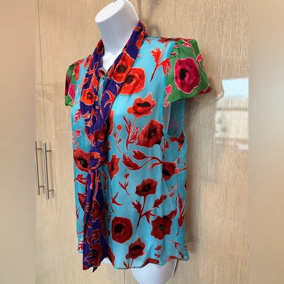 NWT ALICE + OLIVIA Sheer Floral Poppy Garden BlueBird Blouse with Neck Tie - Picture 11 of 16